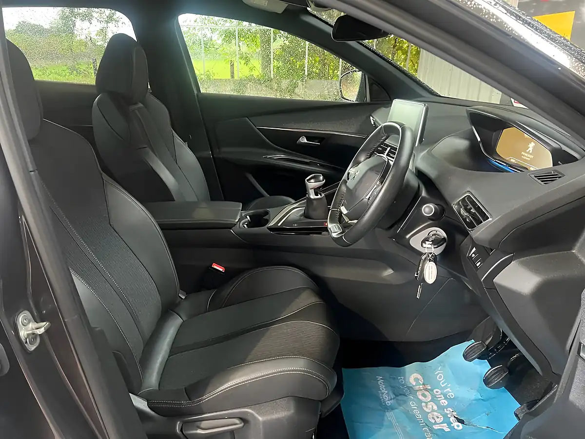 Used 2020 Peugeot 3008 GT Line Grey - Interior and Exterior details 13