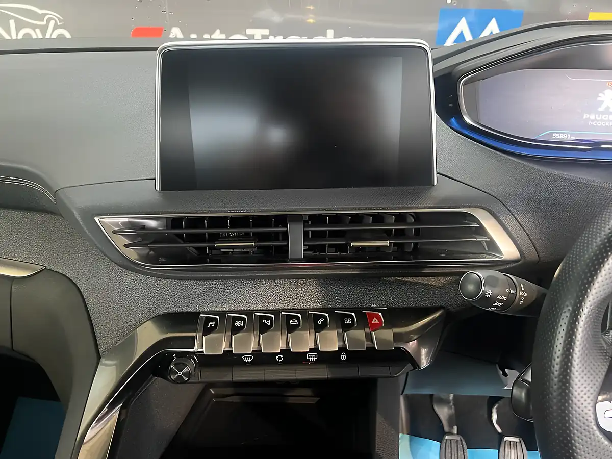 Used 2020 Peugeot 3008 GT Line Grey - Interior and Exterior details 14