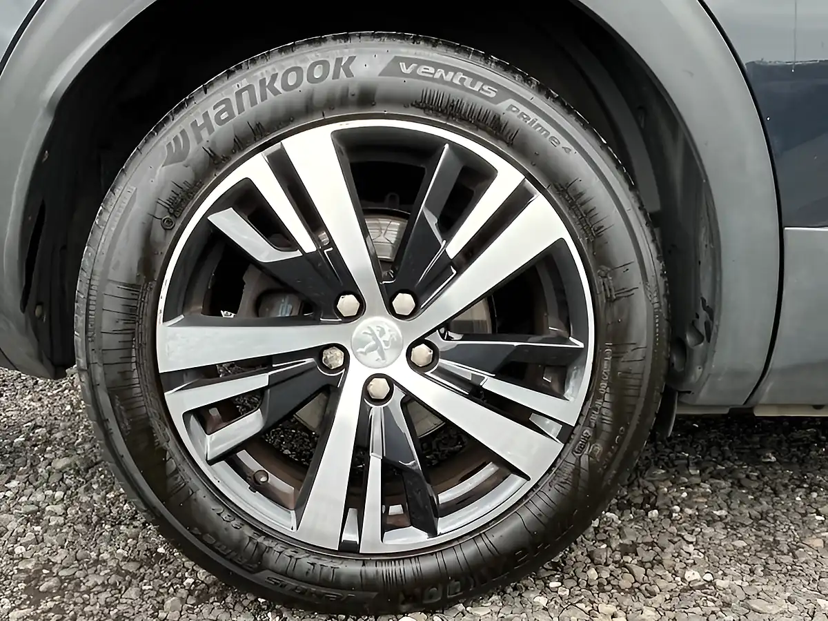 Used 2020 Peugeot 3008 GT Line Grey - Interior and Exterior details 11