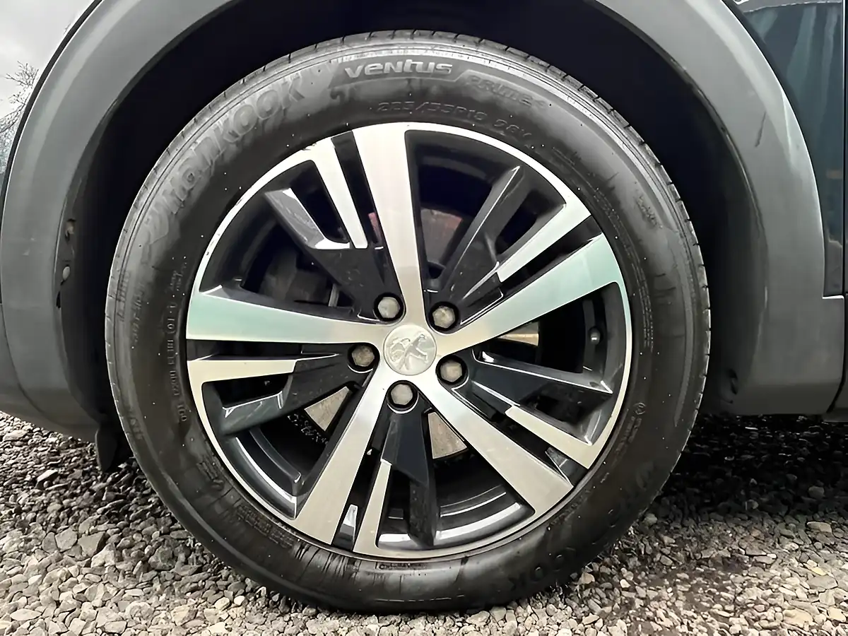 Used 2020 Peugeot 3008 GT Line Grey - Interior and Exterior details 15