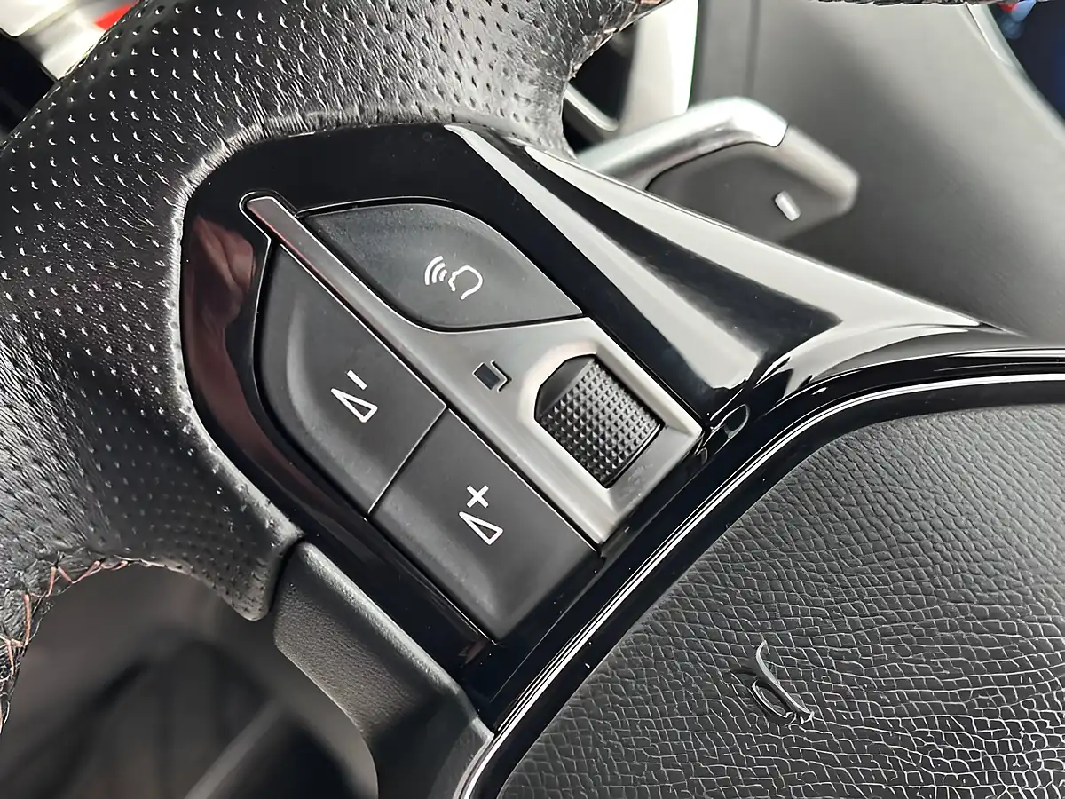Used 2020 Peugeot 3008 GT Line Grey - Interior and Exterior details 18