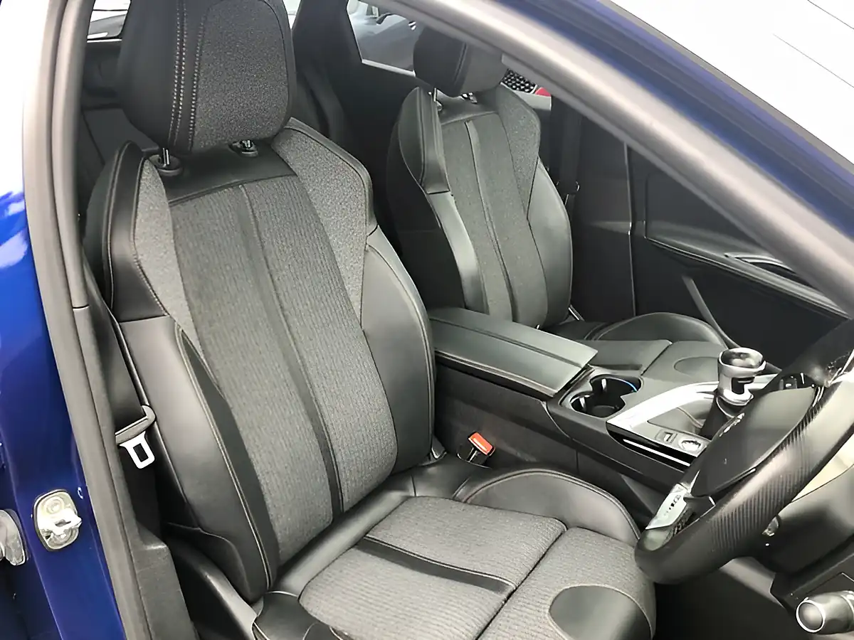 Used 2020 Peugeot 3008 GT Line Premium Magnetic Blue - Interior and Exterior details 5