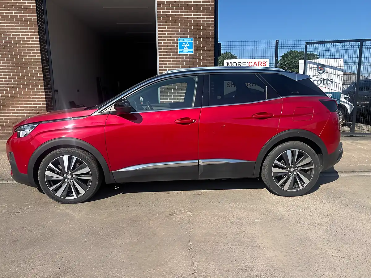 Used 2020 Peugeot 3008 GT Red - Interior and Exterior details 4