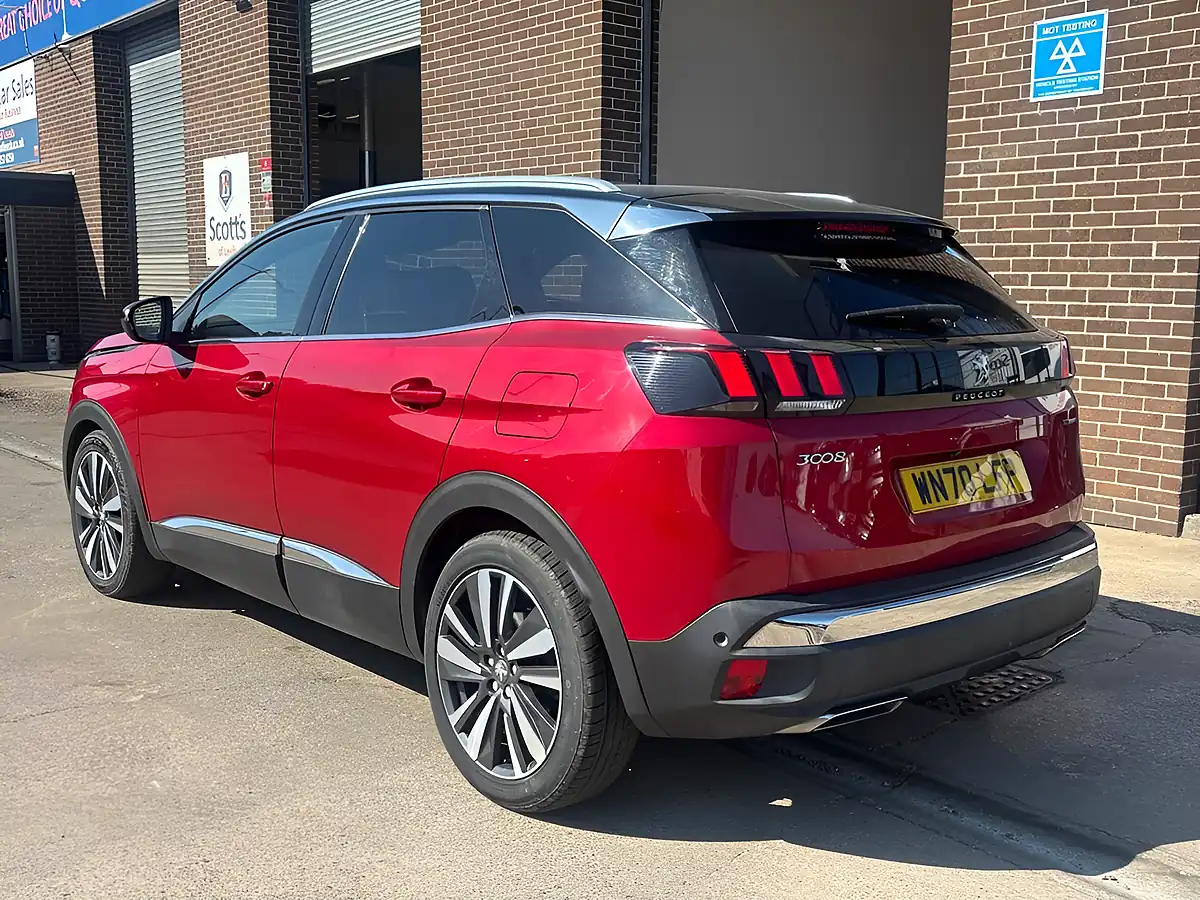 Used 2020 Peugeot 3008 GT Red - Interior and Exterior details 5