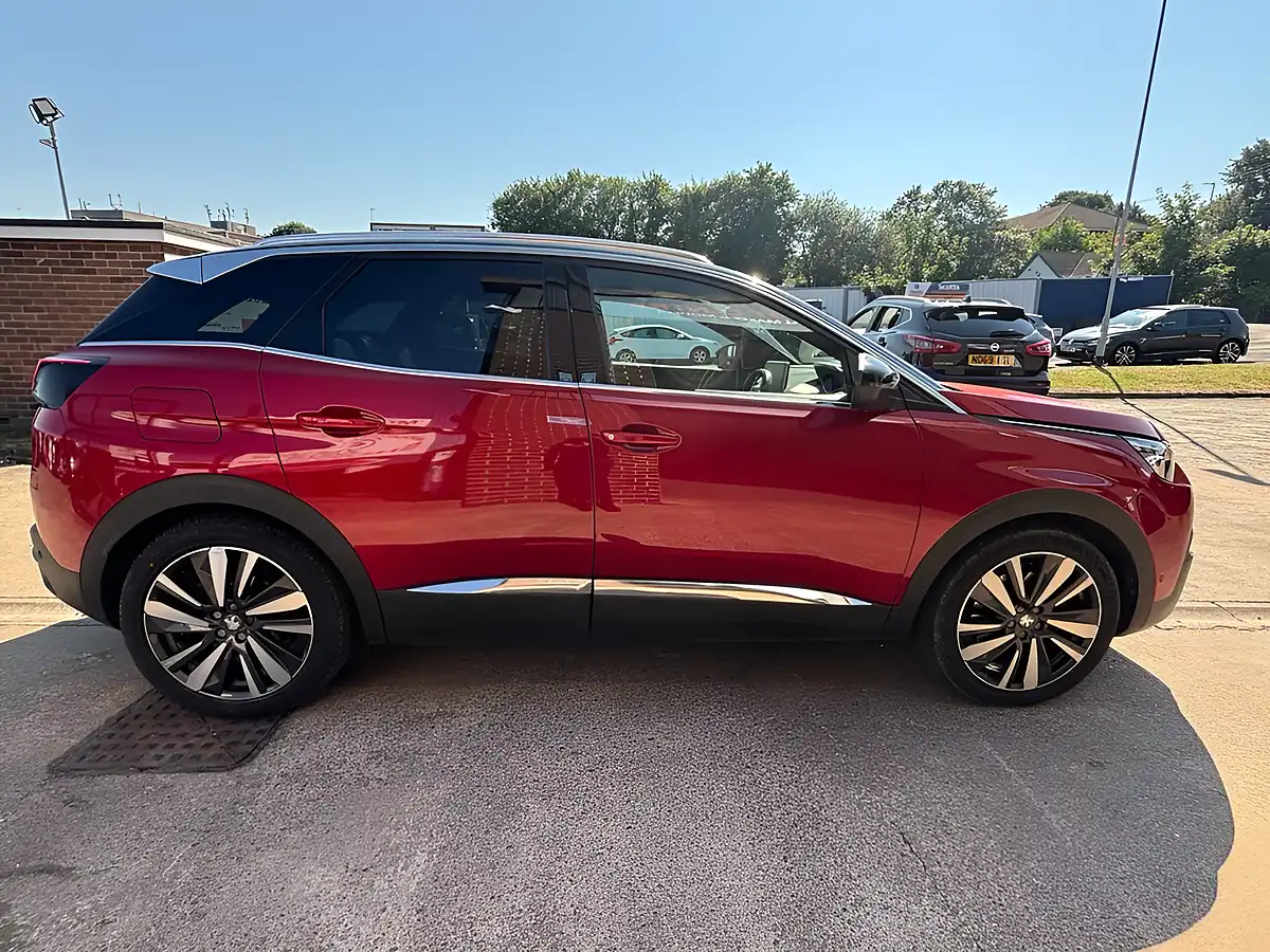 Used 2020 Peugeot 3008 GT Red - Interior and Exterior details 8