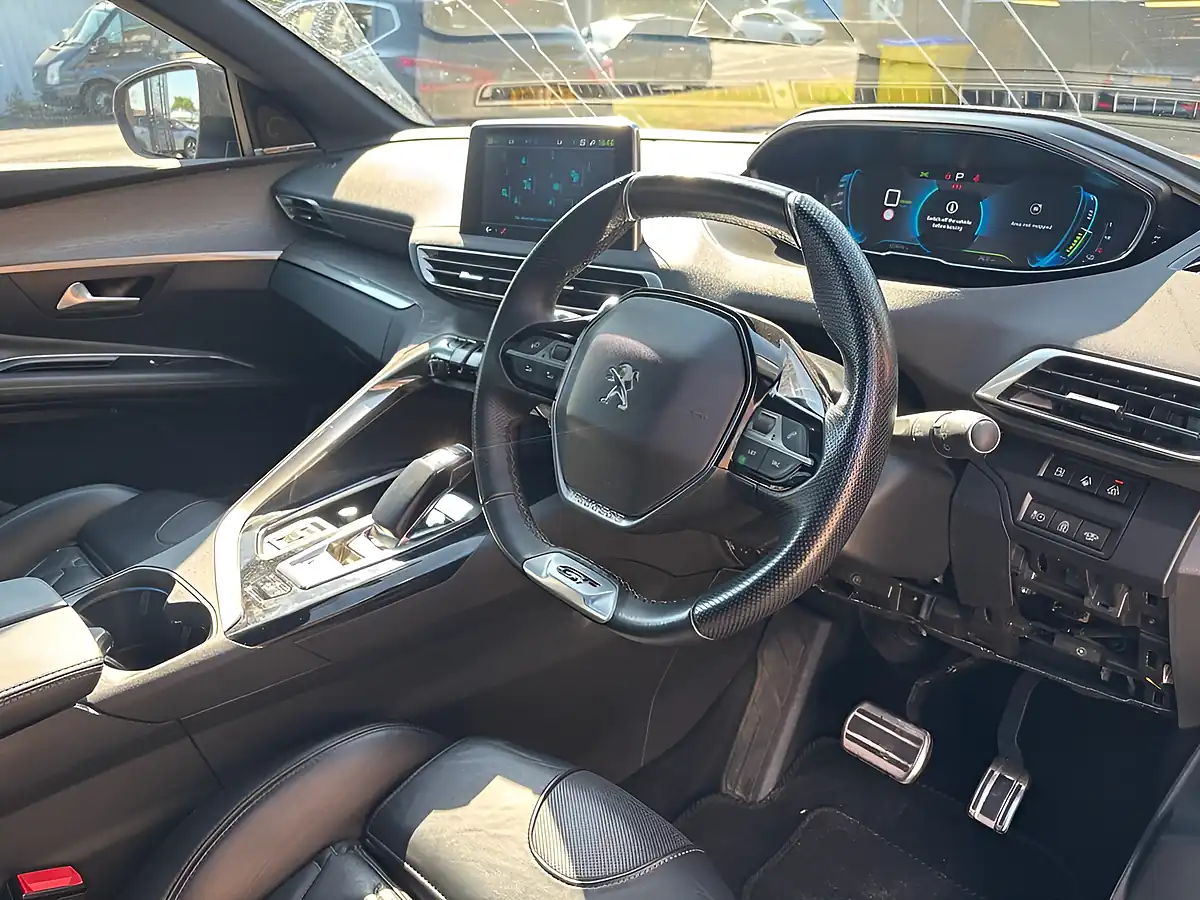 Used 2020 Peugeot 3008 GT Red - Interior and Exterior details 9