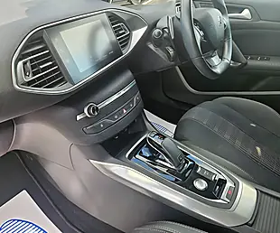 Used 2020 Peugeot 308 Allure Multicolour - Interior and Exterior details 11