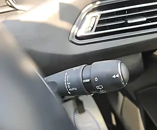 Used 2020 Peugeot 308 Allure Multicolour - Interior and Exterior details 13