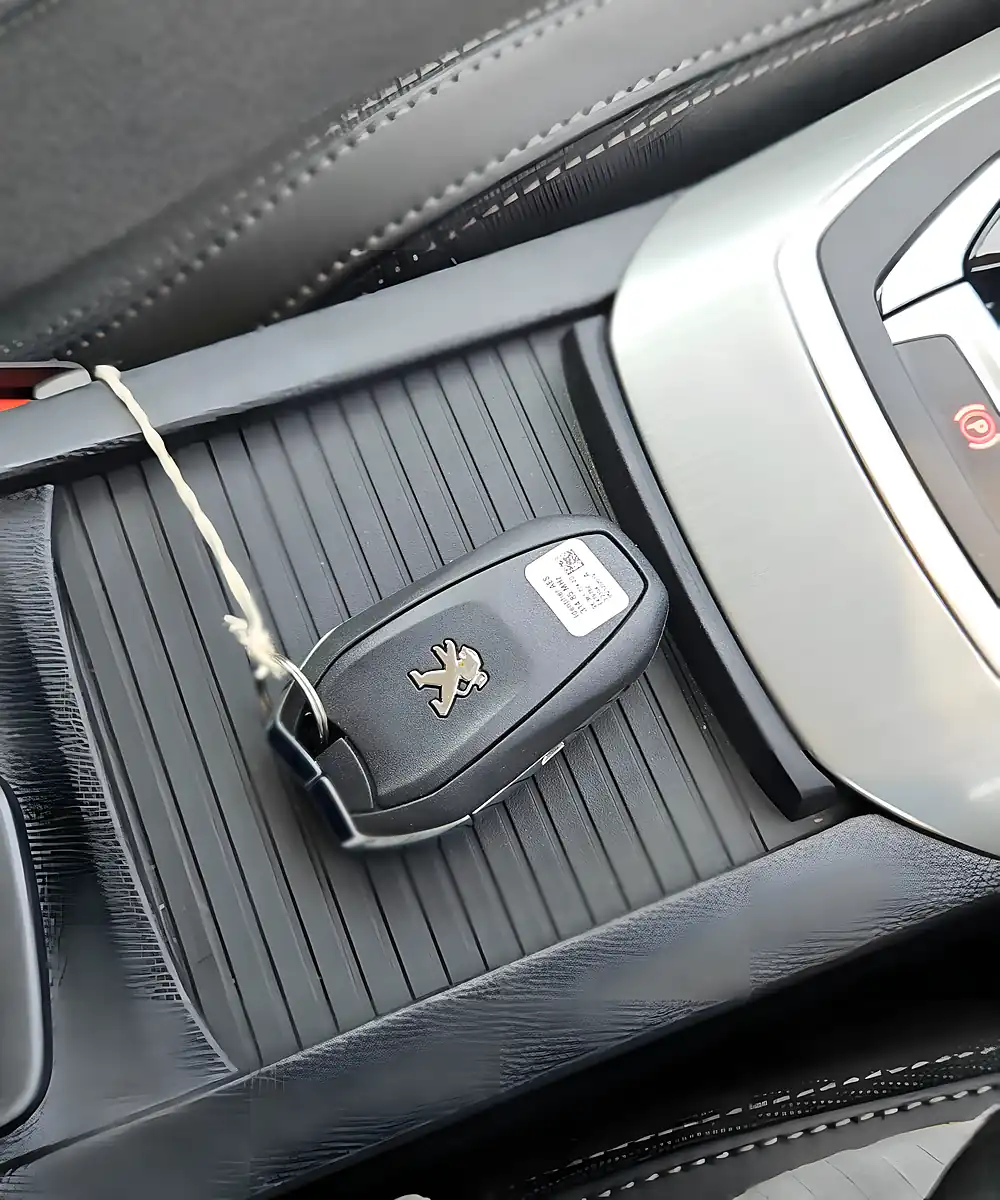 Used 2020 Peugeot 308 Allure Multicolour - Interior and Exterior details 14