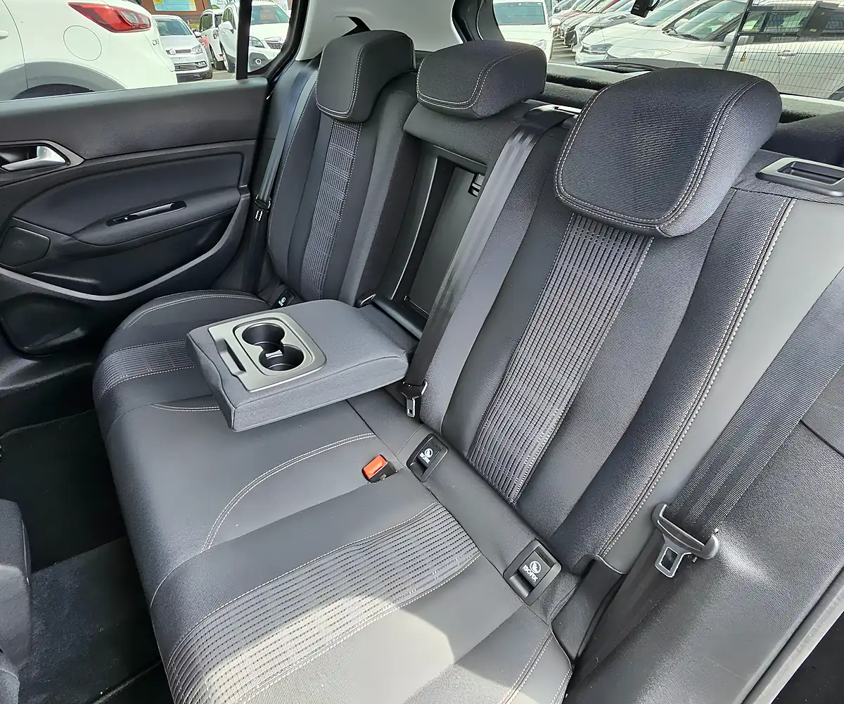 Used 2020 Peugeot 308 Allure Multicolour - Interior and Exterior details 15