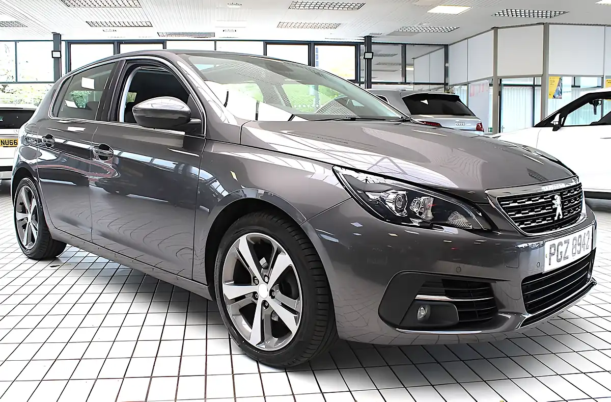 Used 2020 Peugeot 308 Allure Twilight Blue - Interior and Exterior details 10