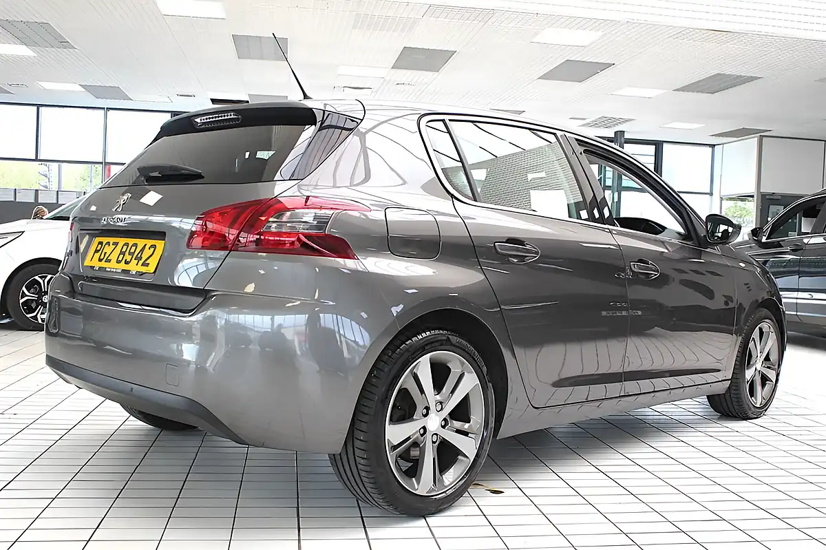 Used 2020 Peugeot 308 Allure Twilight Blue - Interior and Exterior details 12