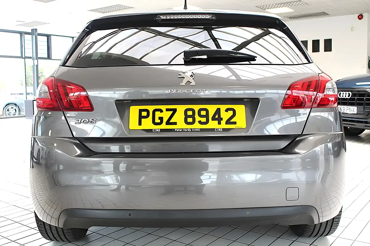 Used 2020 Peugeot 308 Allure Twilight Blue - Interior and Exterior details 16