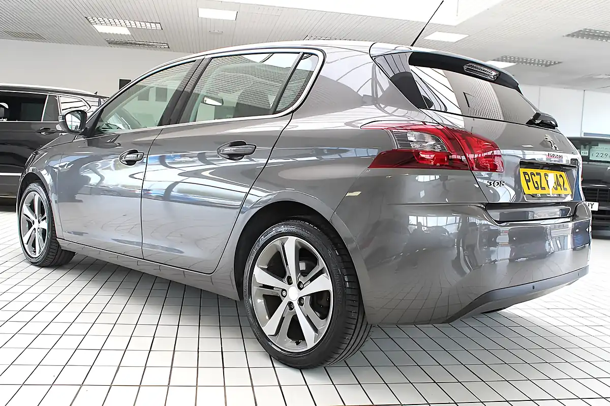 Used 2020 Peugeot 308 Allure Twilight Blue - Interior and Exterior details 18