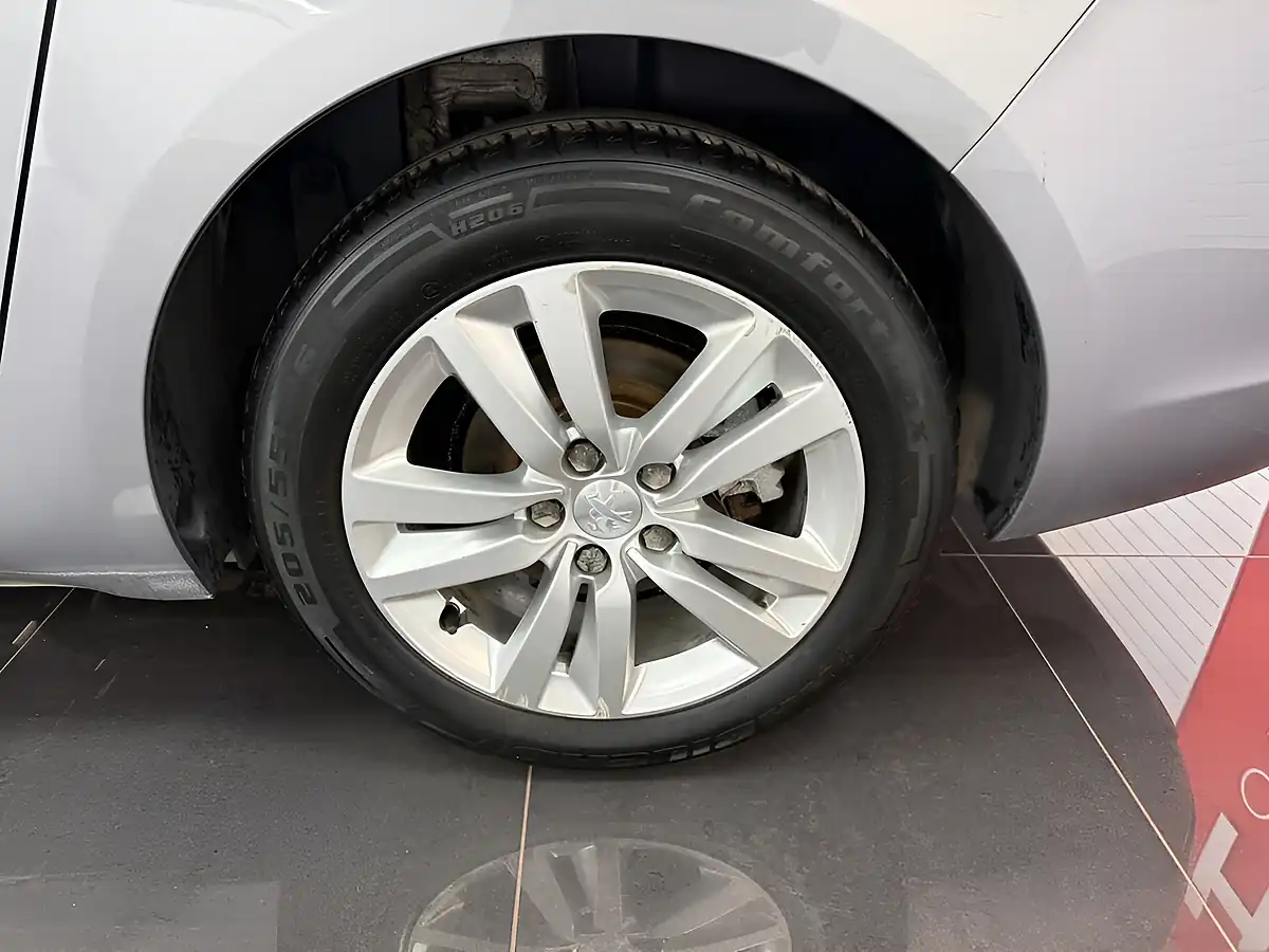Used 2020 Peugeot 308 Sw Active Grey - Interior and Exterior details 12