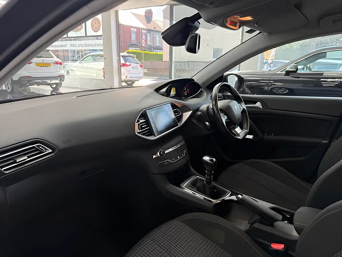 Used 2020 Peugeot 308 Sw Active Grey - Interior and Exterior details 13