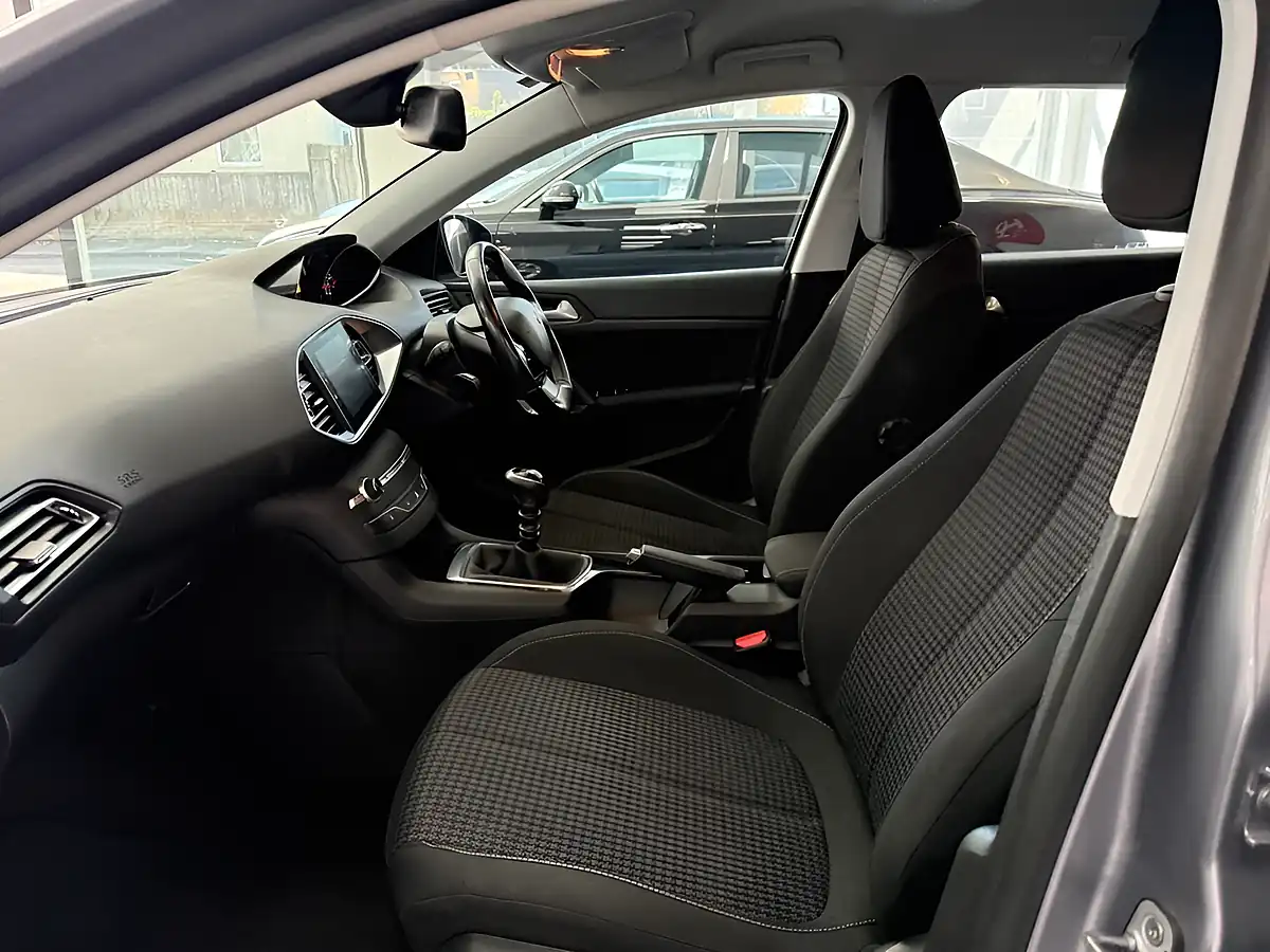 Used 2020 Peugeot 308 Sw Active Grey - Interior and Exterior details 14