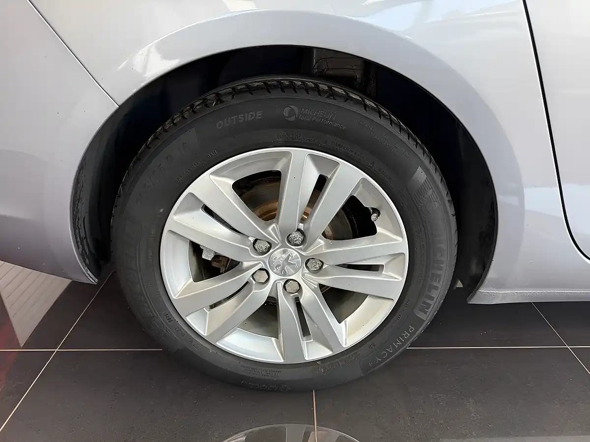Used 2020 Peugeot 308 Sw Active Grey - Interior and Exterior details 3