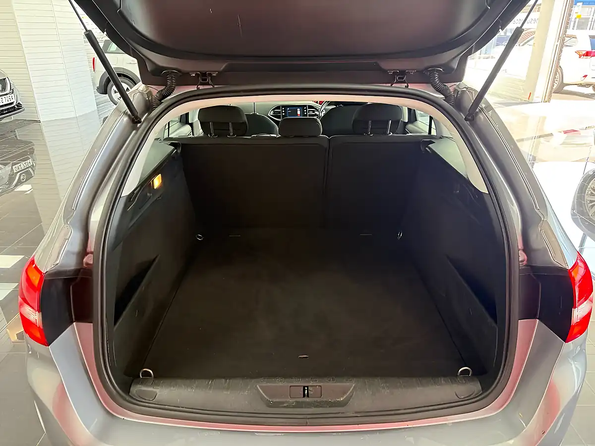 Used 2020 Peugeot 308 Sw Active Grey - Interior and Exterior details 9