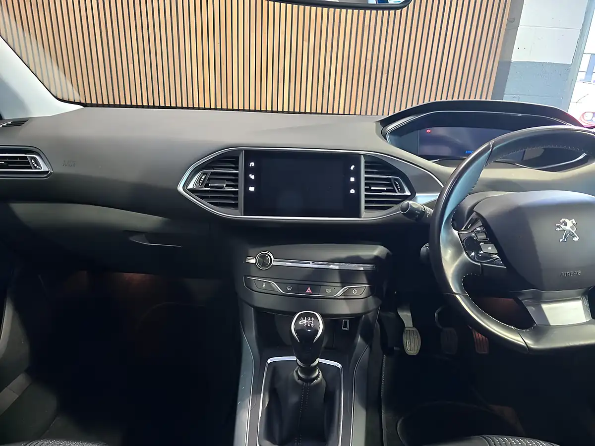 Used 2020 Peugeot 308 Sw Allure Blue - Interior and Exterior details 12