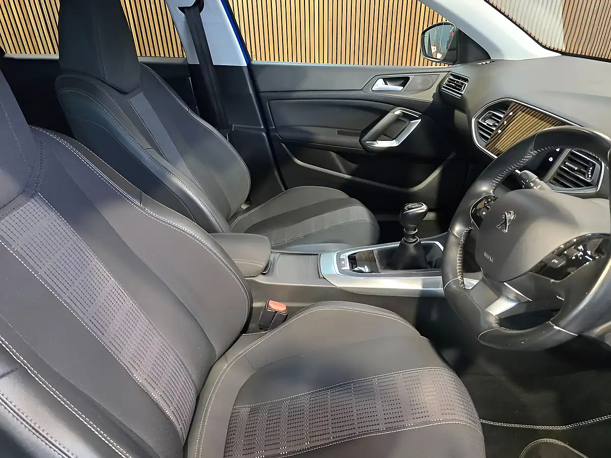 Used 2020 Peugeot 308 Sw Allure Blue - Interior and Exterior details 14