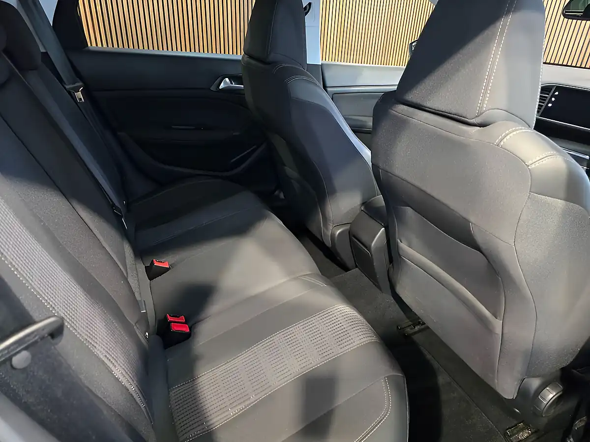 Used 2020 Peugeot 308 Sw Allure Blue - Interior and Exterior details 15