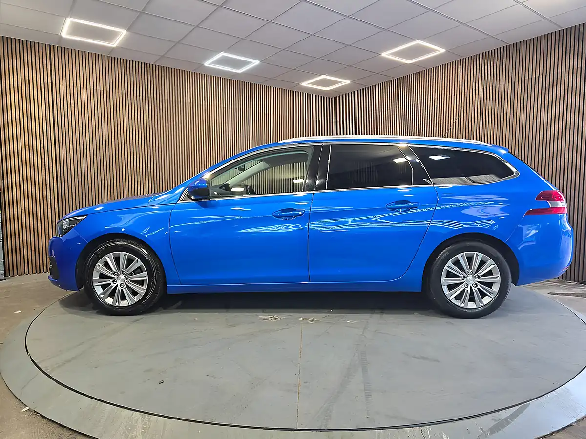 Used 2020 Peugeot 308 Sw Allure Blue - Interior and Exterior details 6