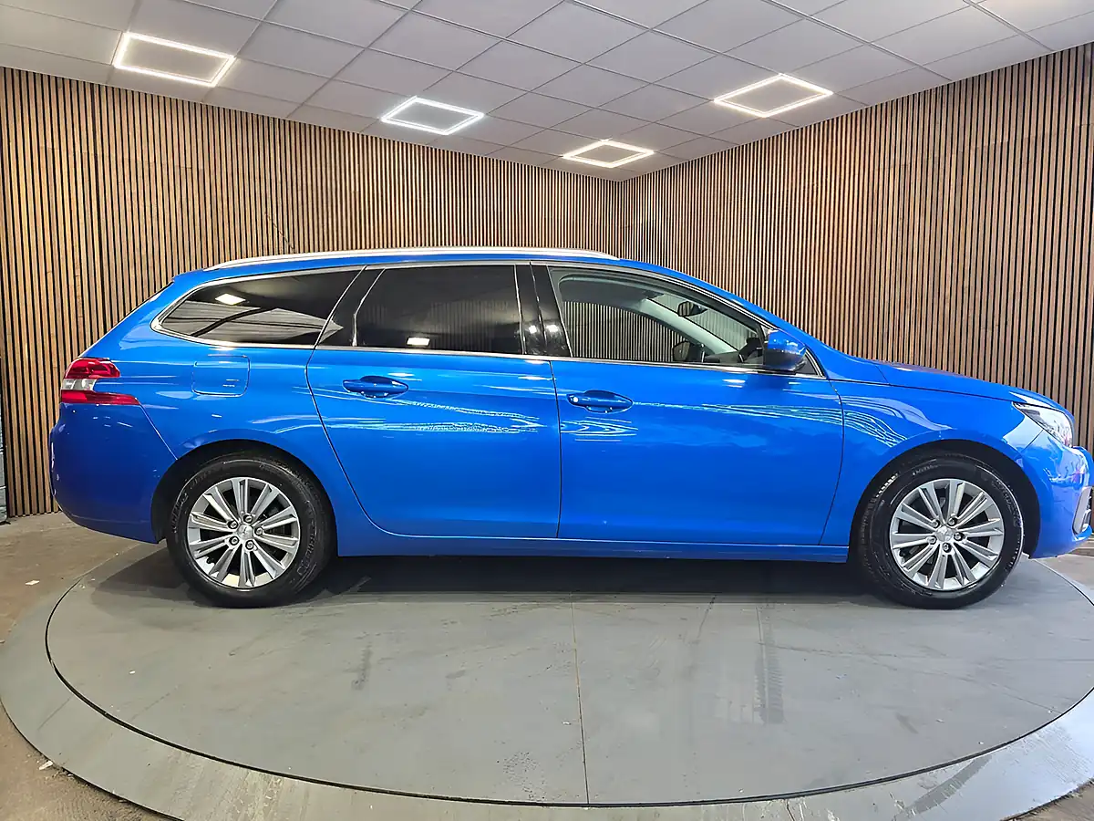 Used 2020 Peugeot 308 Sw Allure Blue - Interior and Exterior details 8