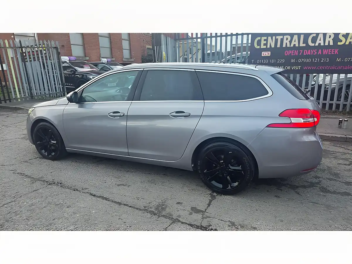 Used 2020 Peugeot 308 Sw Allure Grey - Interior and Exterior details 12