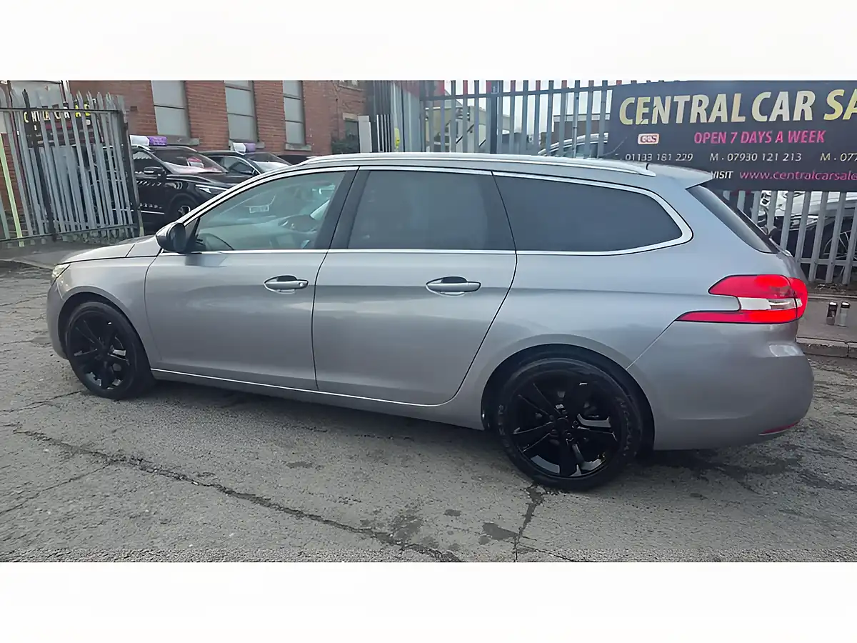 Used 2020 Peugeot 308 Sw Allure Grey - Interior and Exterior details 17
