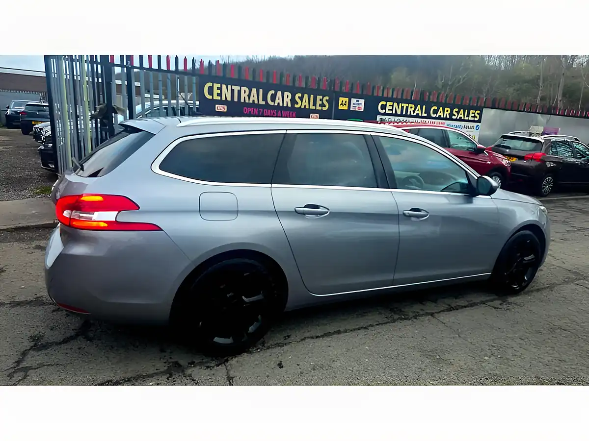 Used 2020 Peugeot 308 Sw Allure Grey - Interior and Exterior details 7