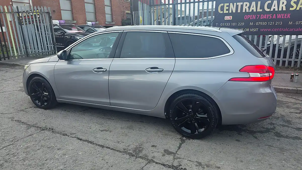 Used 2020 Peugeot 308 Sw Allure Grey - Interior and Exterior details 10