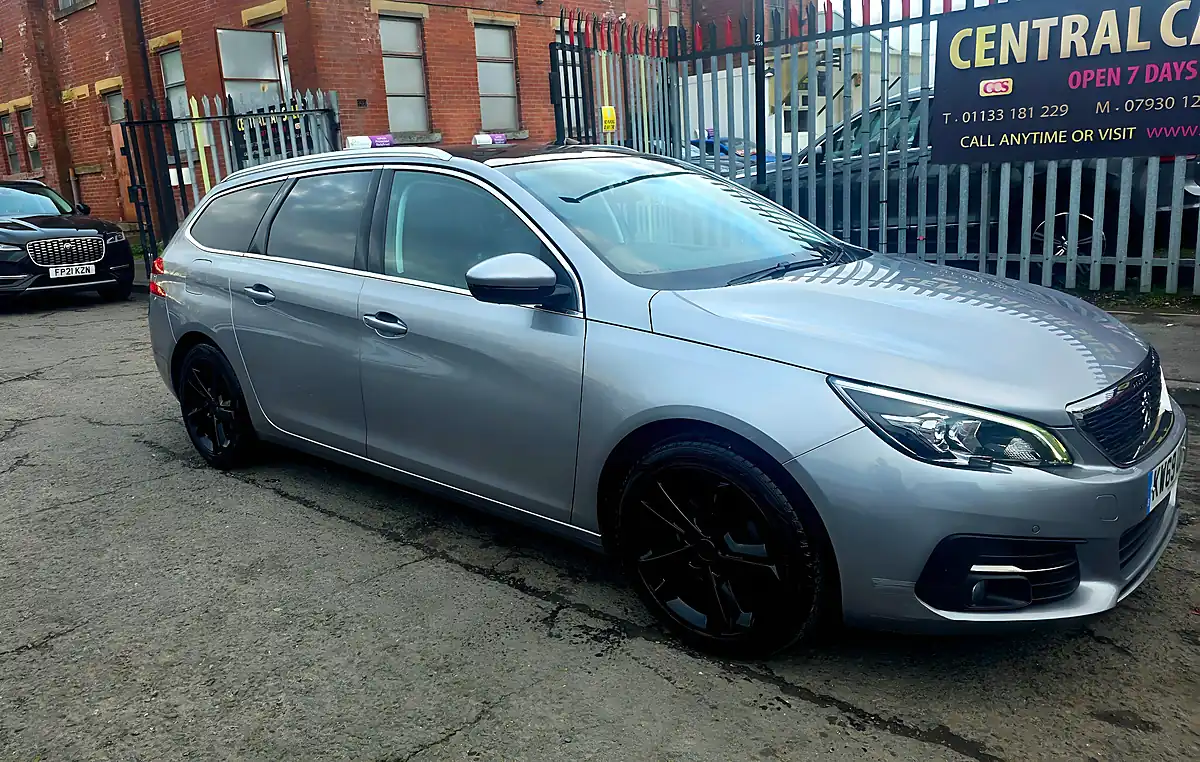Used 2020 Peugeot 308 Sw Allure Grey - Interior and Exterior details 4