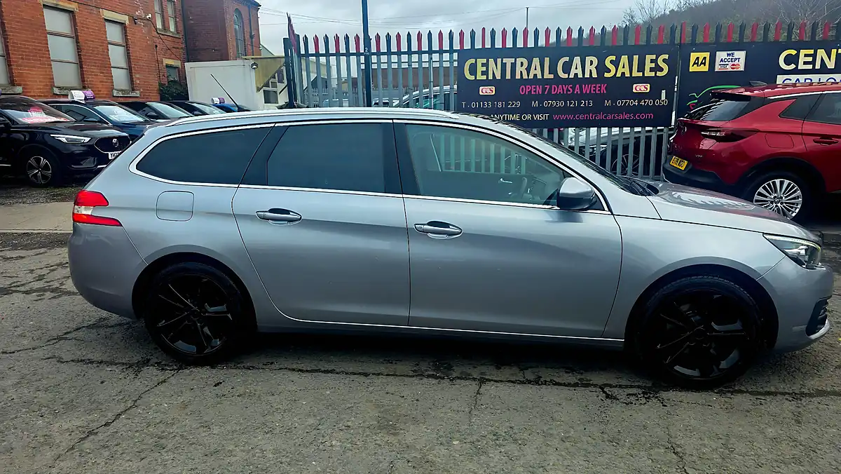 Used 2020 Peugeot 308 Sw Allure Grey - Interior and Exterior details 6
