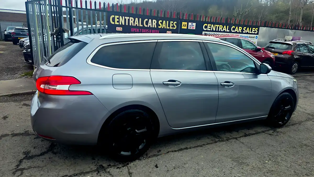 Used 2020 Peugeot 308 Sw Allure Grey - Interior and Exterior details 7