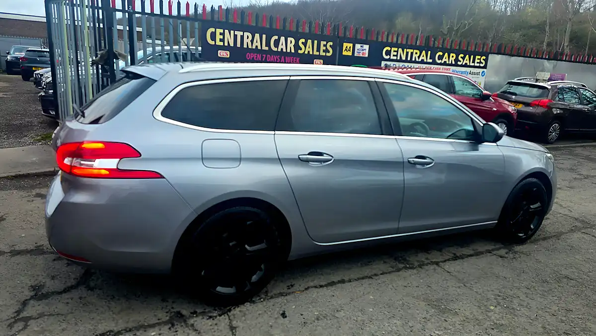 Used 2020 Peugeot 308 Sw Allure Grey - Interior and Exterior details 8