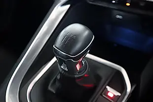Used 2020 Peugeot 5008 Active Black - Interior and Exterior details 17