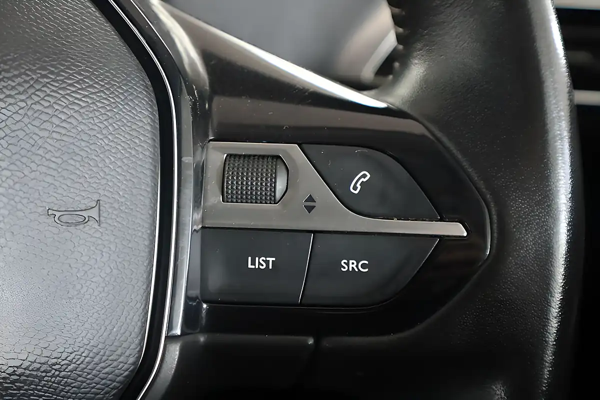 Used 2020 Peugeot 5008 Active Black - Interior and Exterior details 18