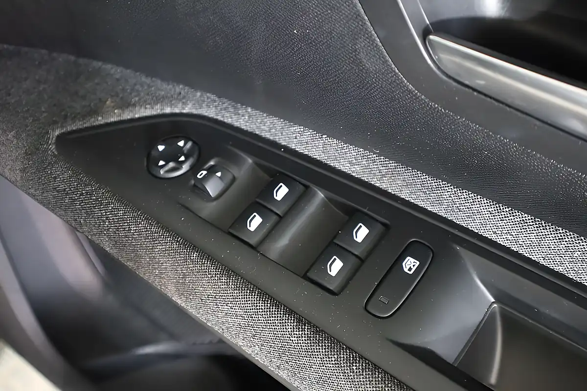 Used 2020 Peugeot 5008 Active Black - Interior and Exterior details 20