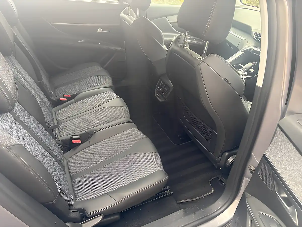 Used 2020 Peugeot 5008 Allure Grey - Interior and Exterior details 11