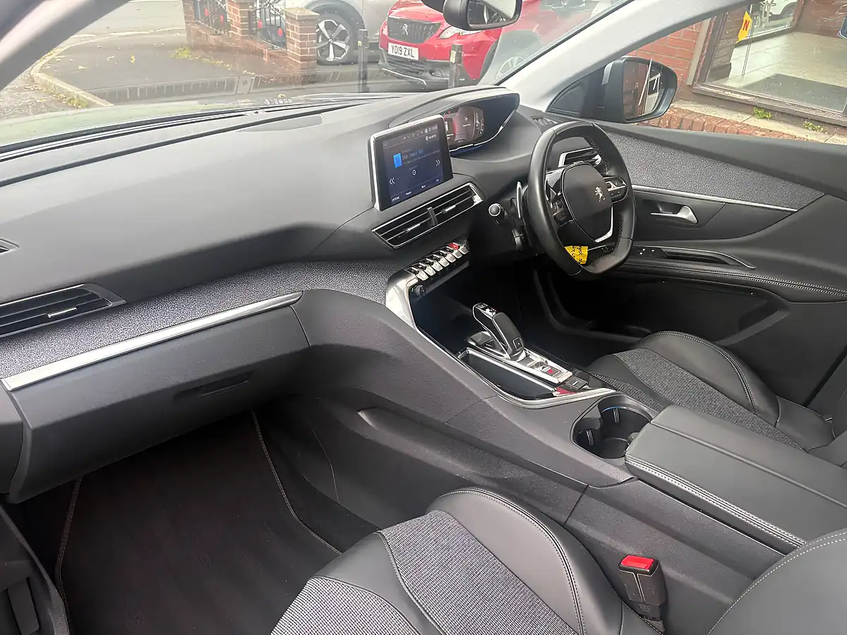Used 2020 Peugeot 5008 Allure Grey - Interior and Exterior details 12