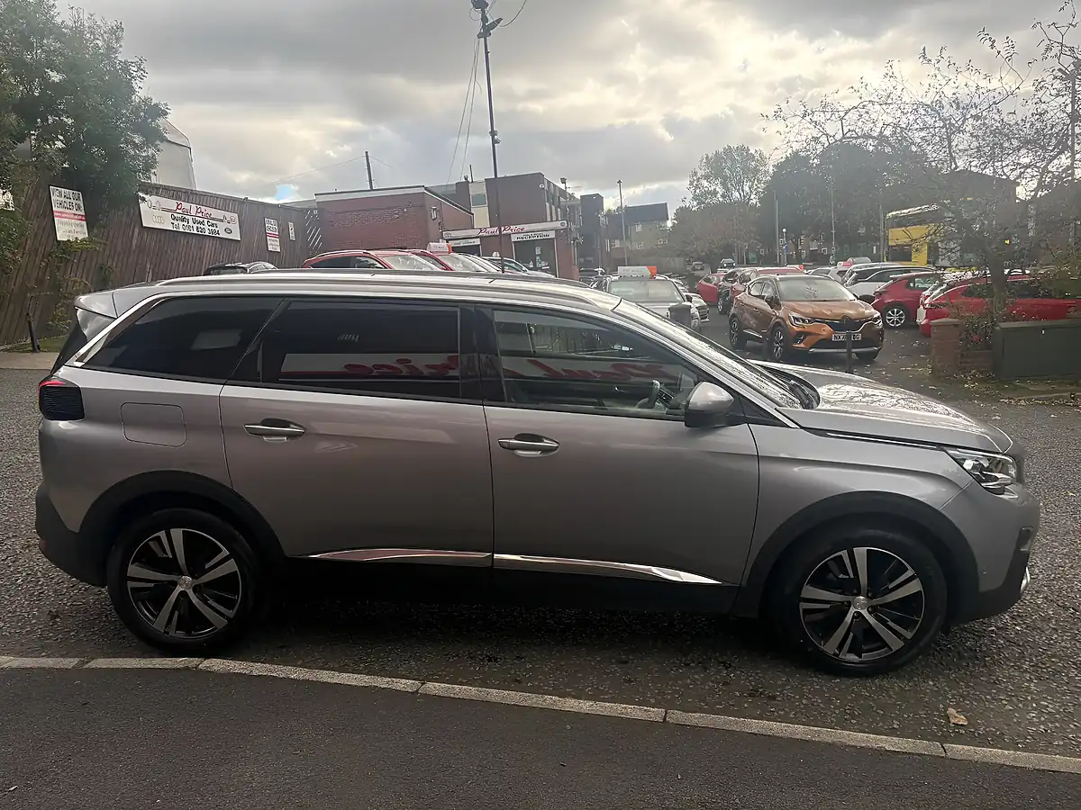 Used 2020 Peugeot 5008 Allure Grey - Interior and Exterior details 2