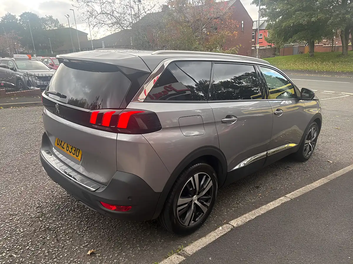 Used 2020 Peugeot 5008 Allure Grey - Interior and Exterior details 3