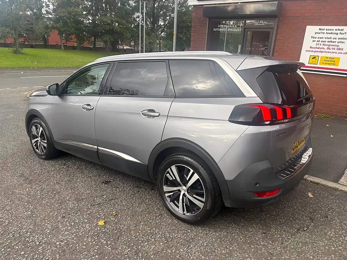 Used 2020 Peugeot 5008 Allure Grey - Interior and Exterior details 5
