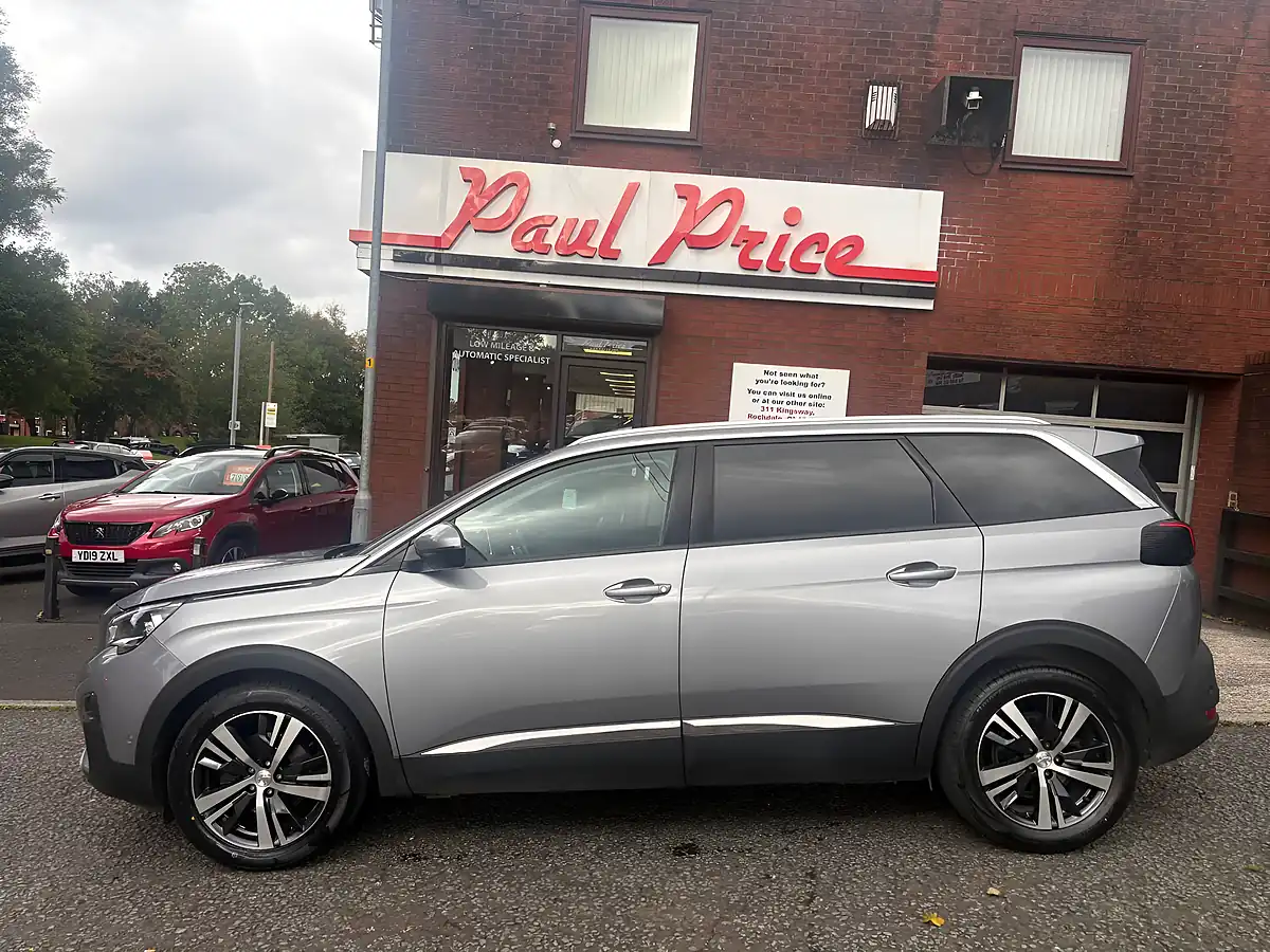 Used 2020 Peugeot 5008 Allure Grey - Interior and Exterior details 6