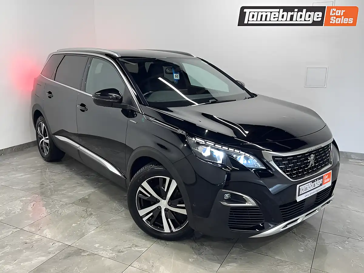 Used 2020 Peugeot 5008 GT Line Black - Front View