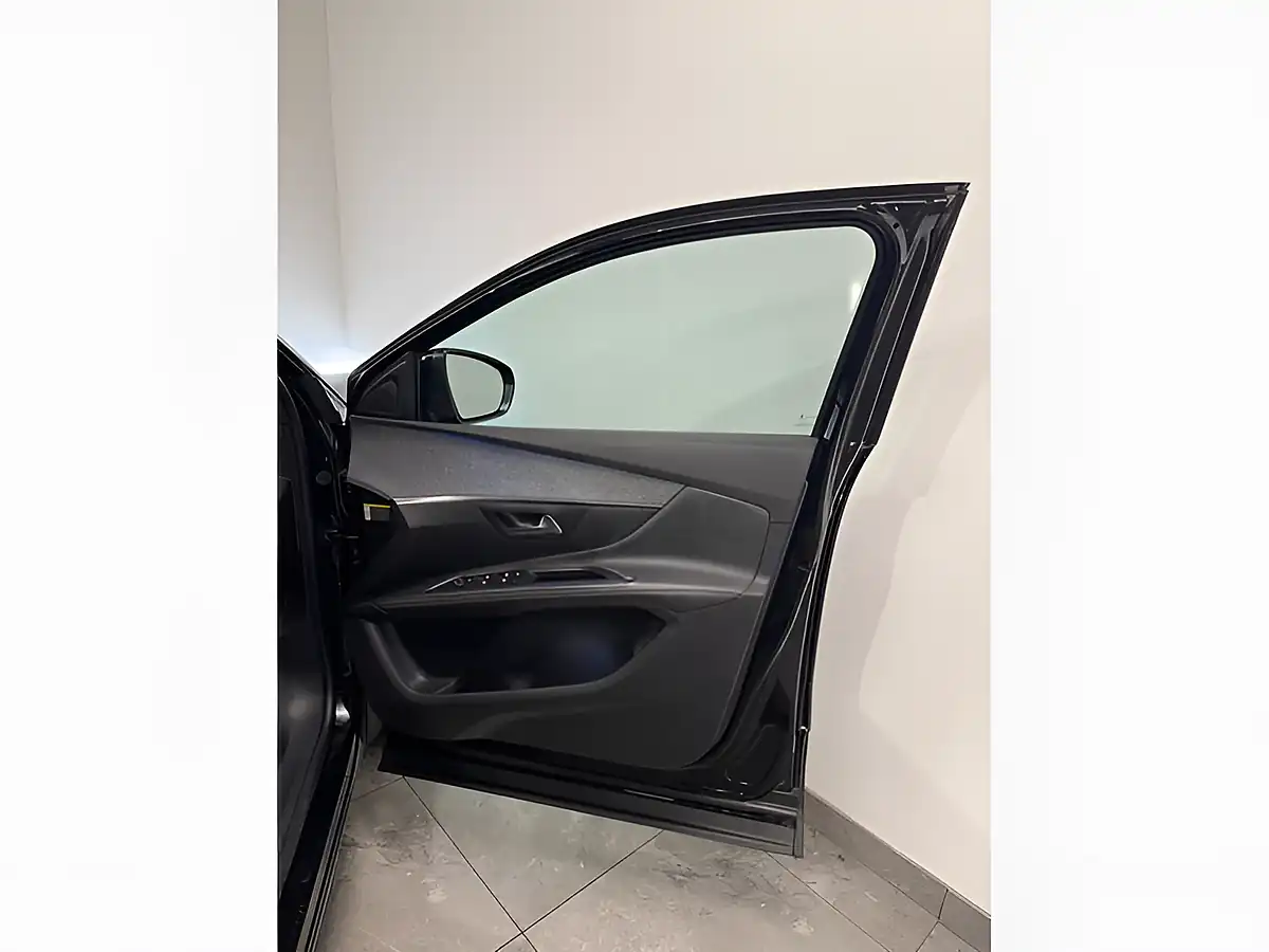 Used 2020 Peugeot 5008 GT Line Black - Interior and Exterior details 11