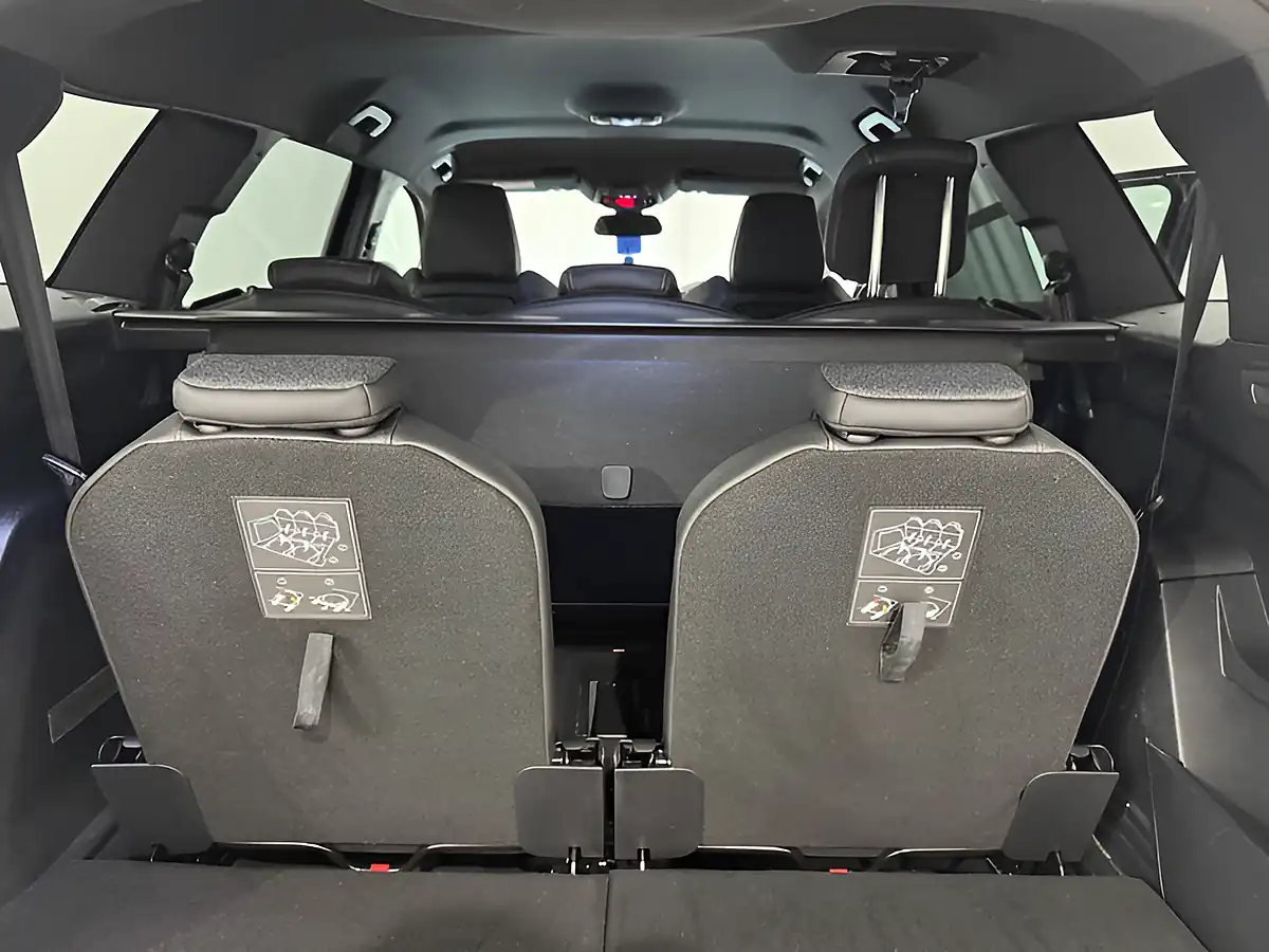 Used 2020 Peugeot 5008 GT Line Black - Interior and Exterior details 16