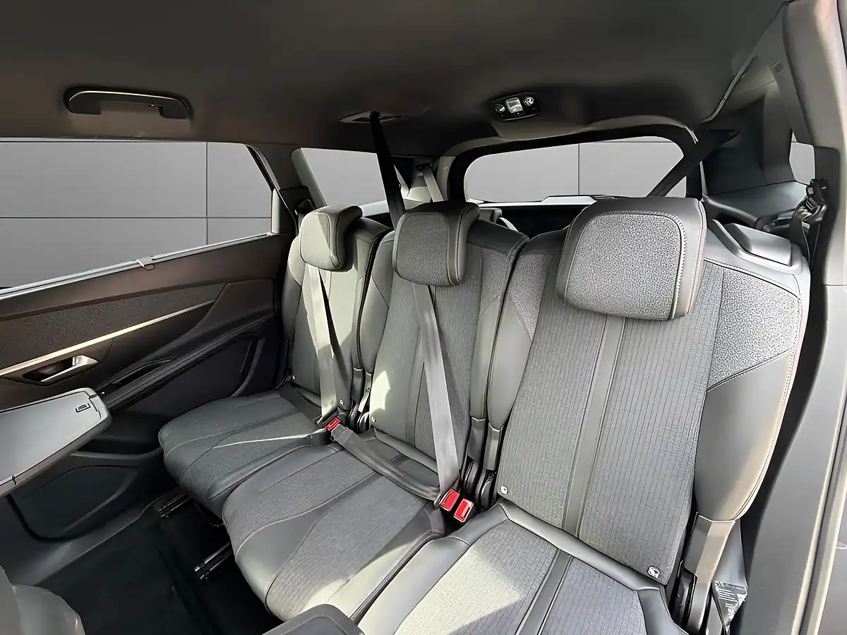Used 2020 Peugeot 5008 GT Line Grey - Interior and Exterior details 17