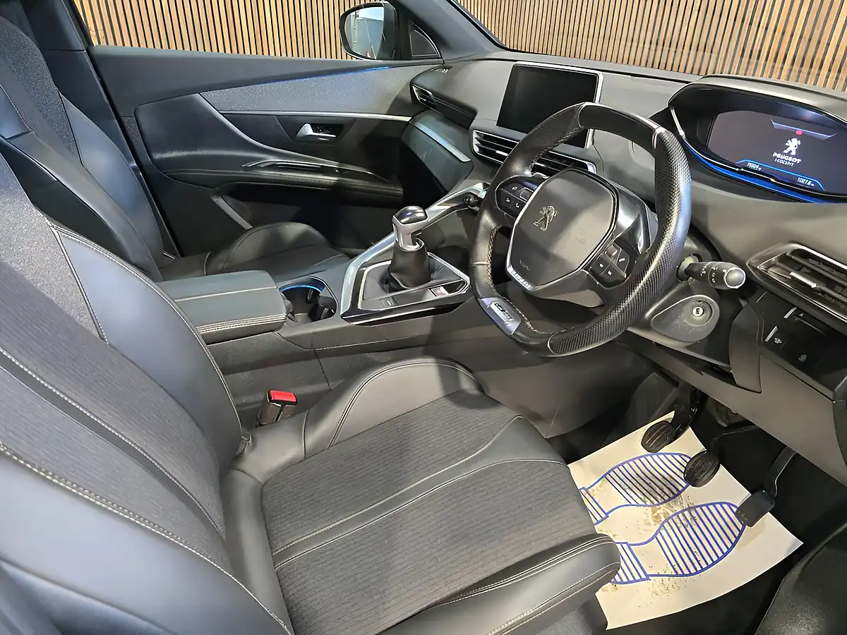 Used 2020 Peugeot 5008 GT Line Grey - Interior and Exterior details 11